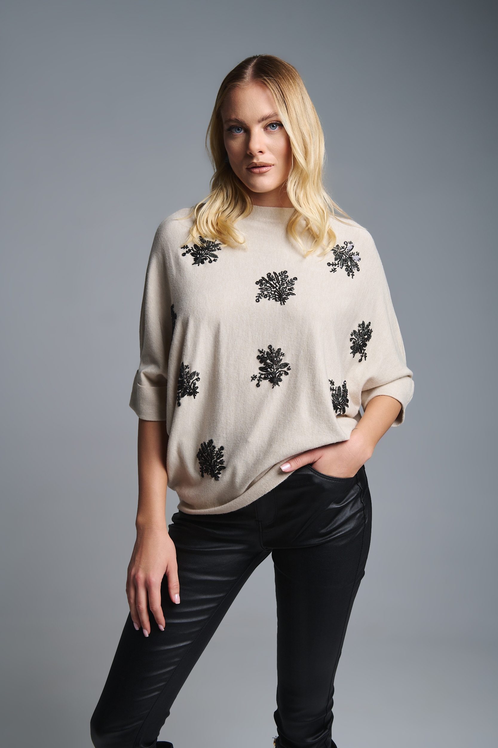 Μπλούζα Νυχτερίδα Με Χάντρες Λουλούδια