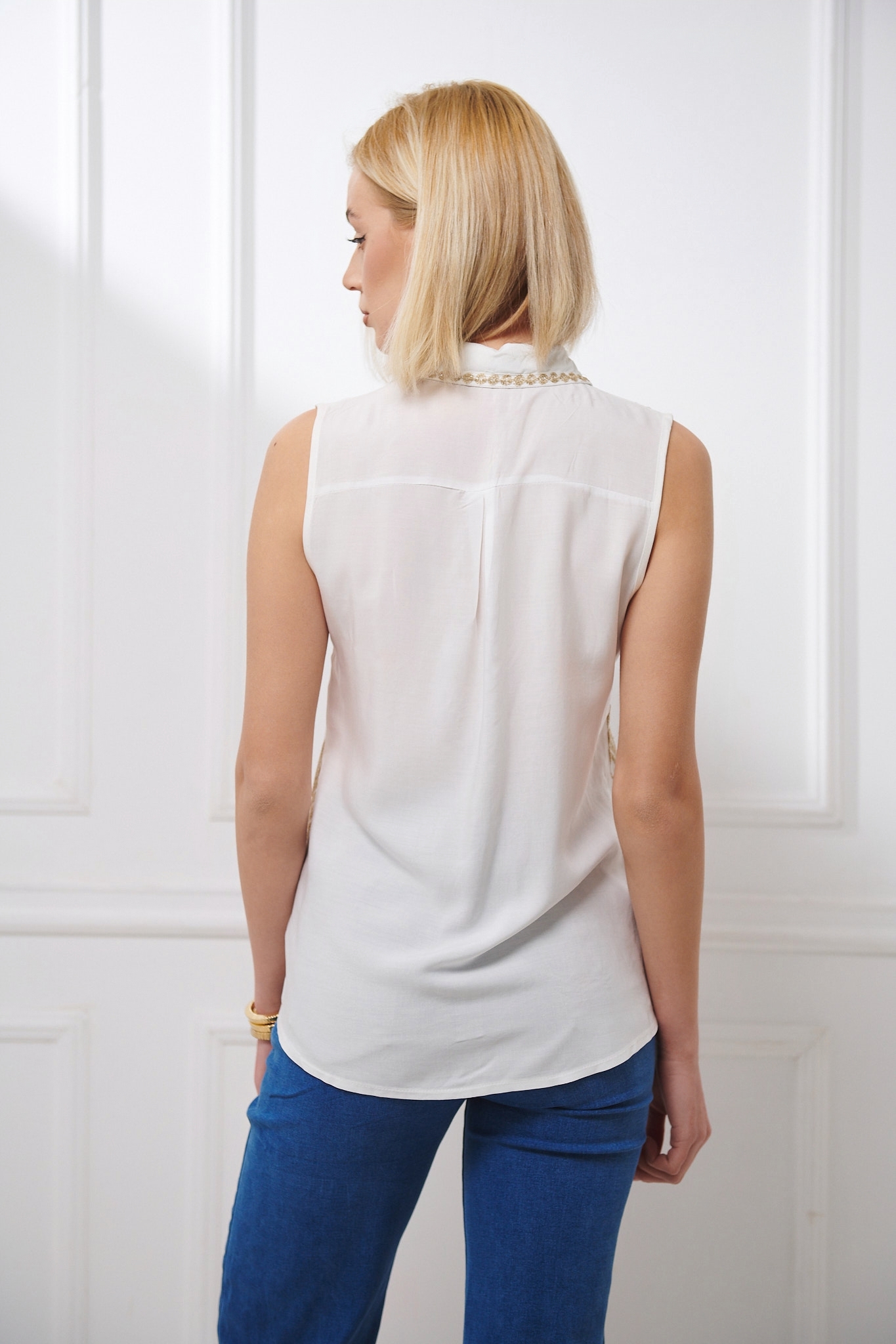 Sleeveless Shirt With Embroidery