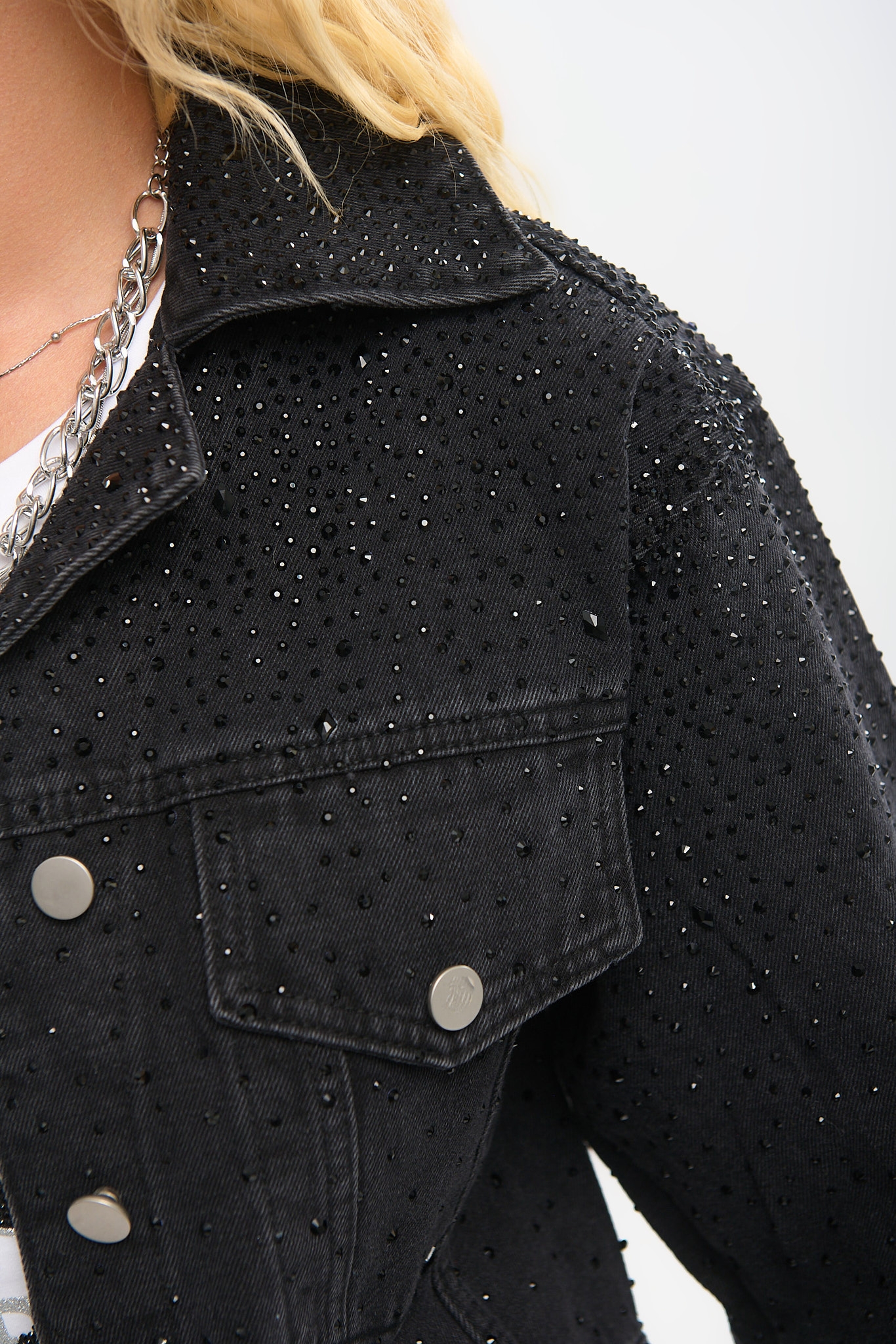 Denim Jacket with Rhinestones – Sparkling & Stylish