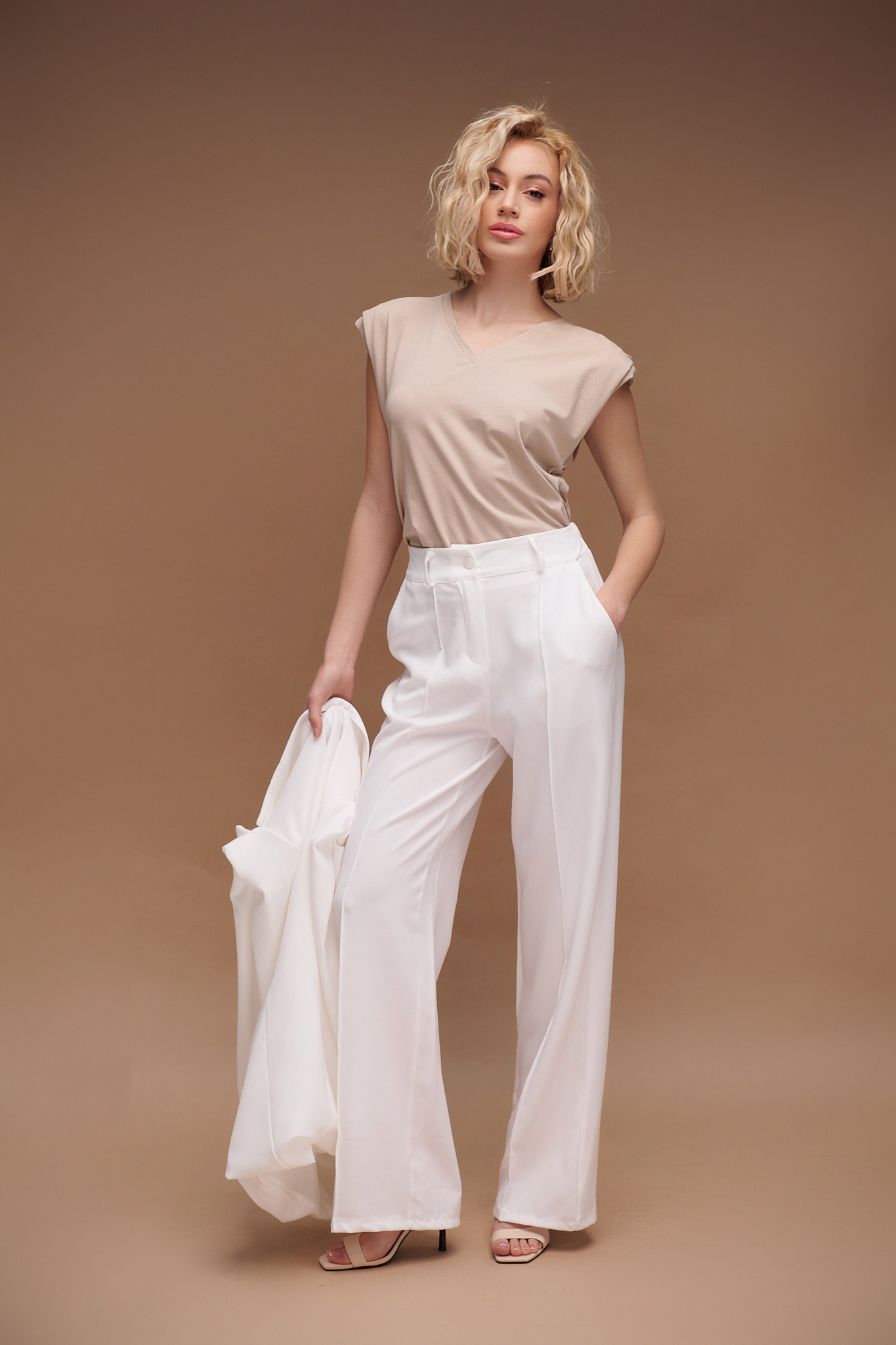 Kelly's Shirred Shoulder-pad Sleeveless T-Shirt