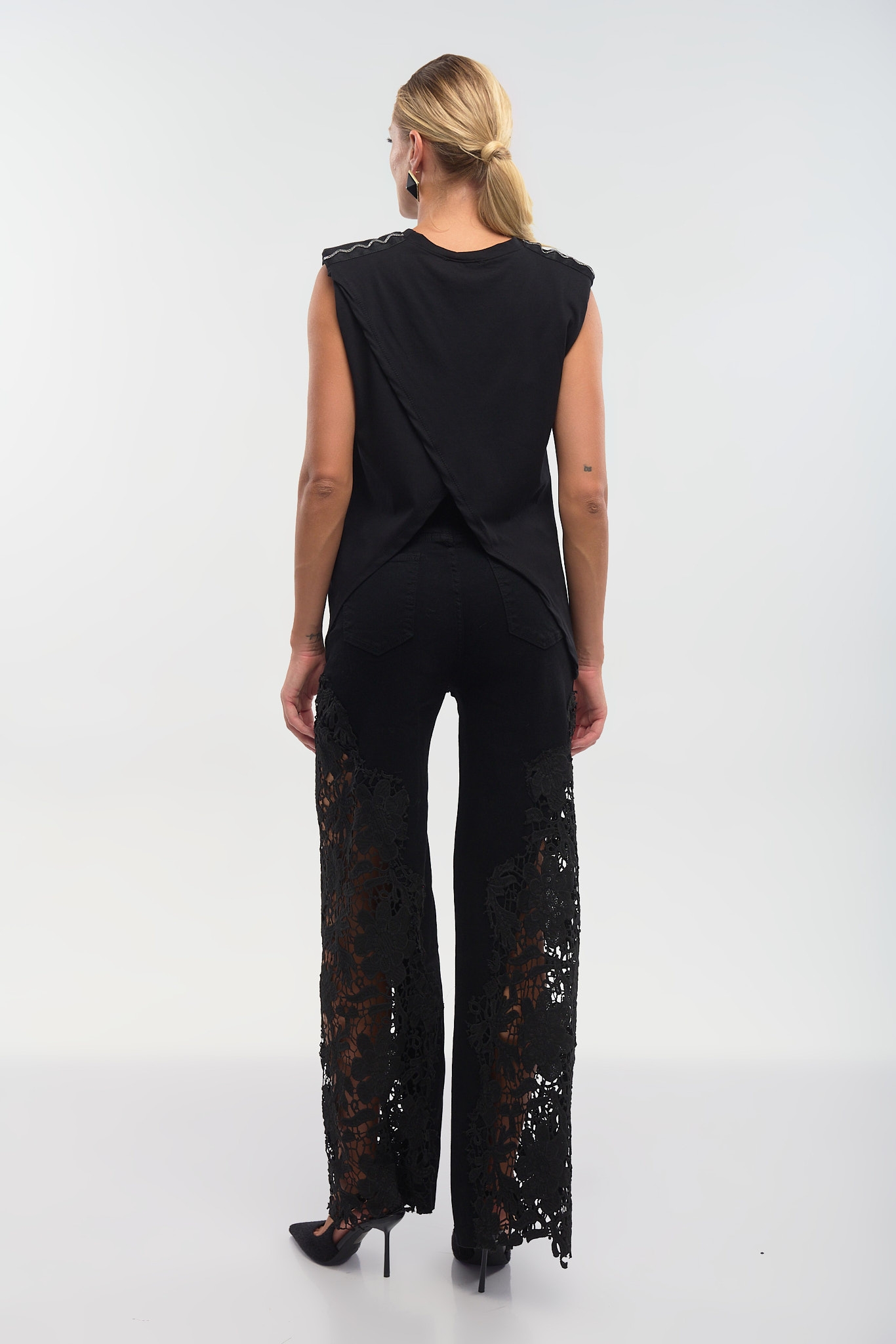 Kelly’s Padded Shoulder T-Shirt with Sparkling Strass