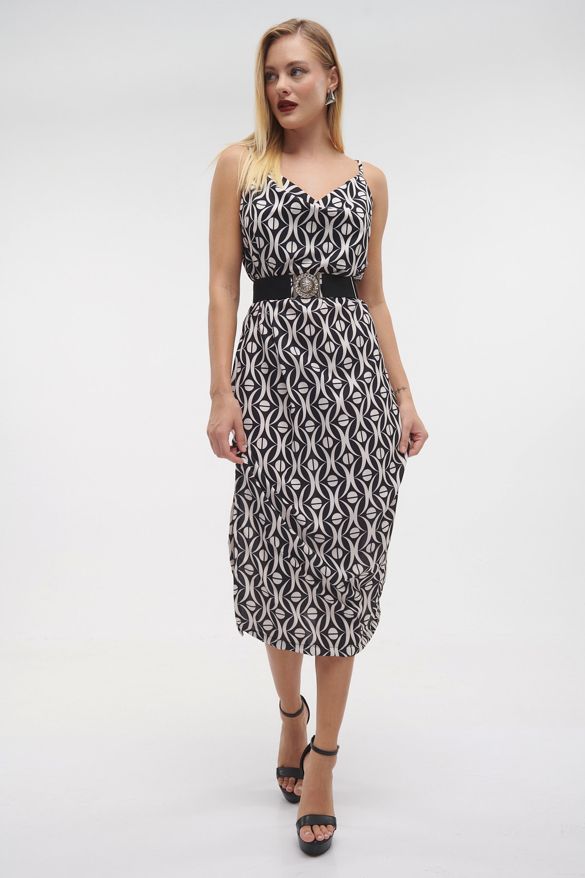 Kelly's White Circle Printed Strapped Maxi Dress