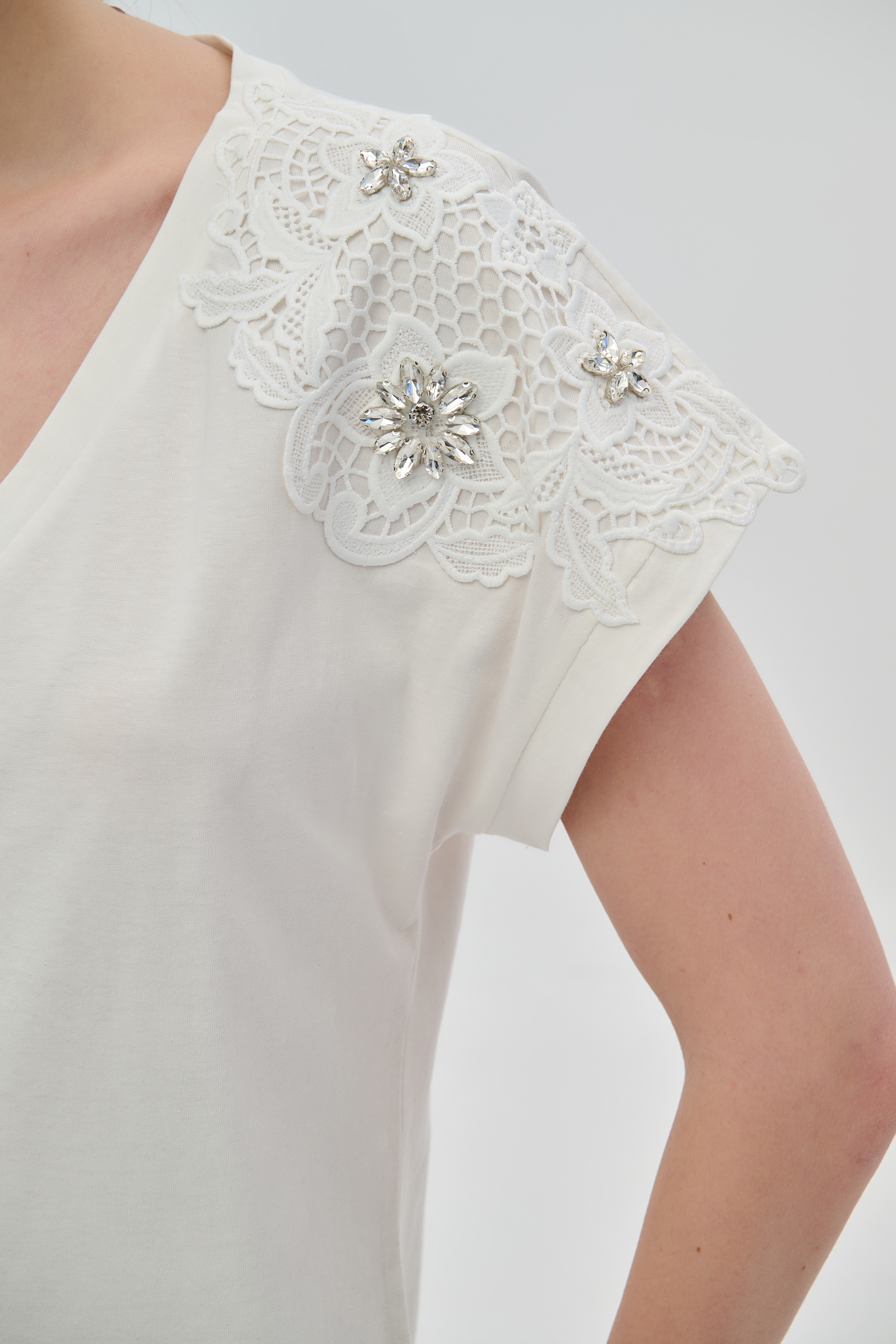 De-Javu Lace Detailed T-shirt