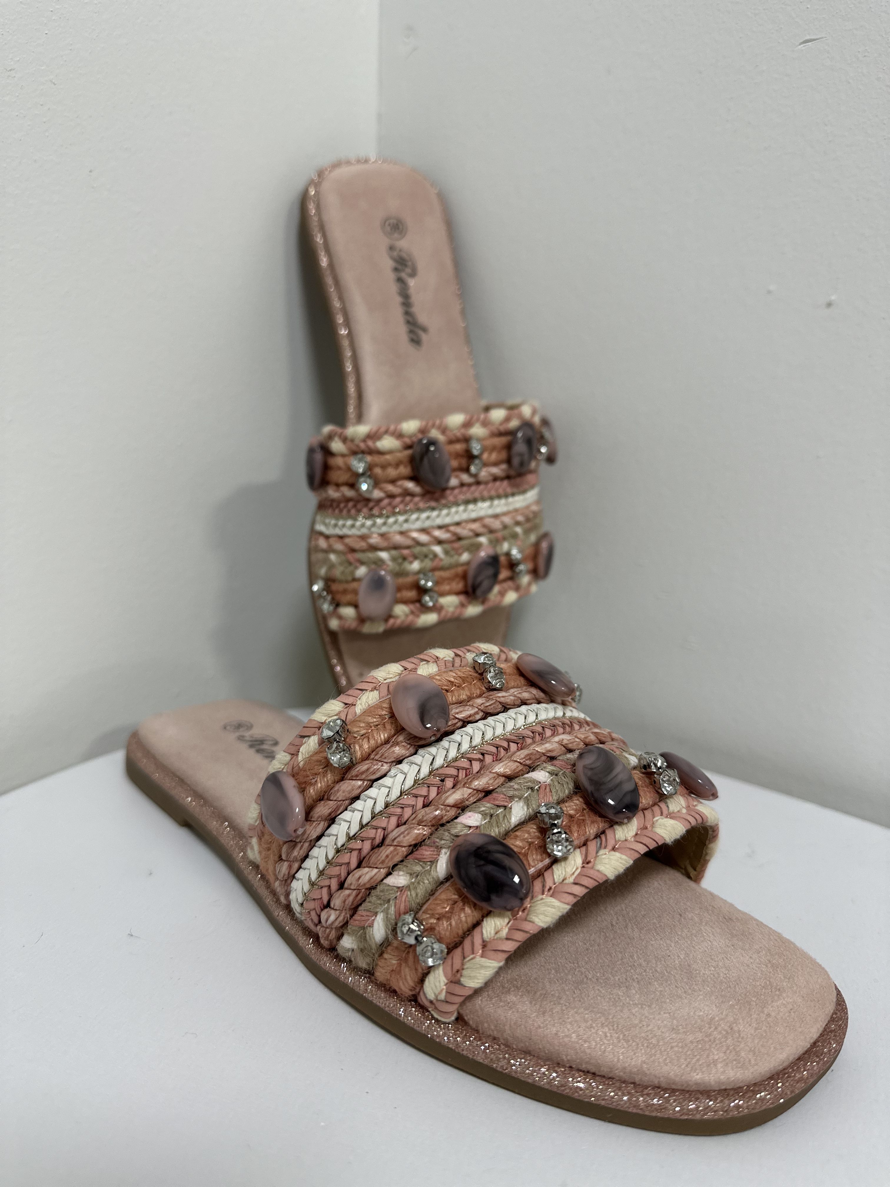 Shells Detailed Slippers