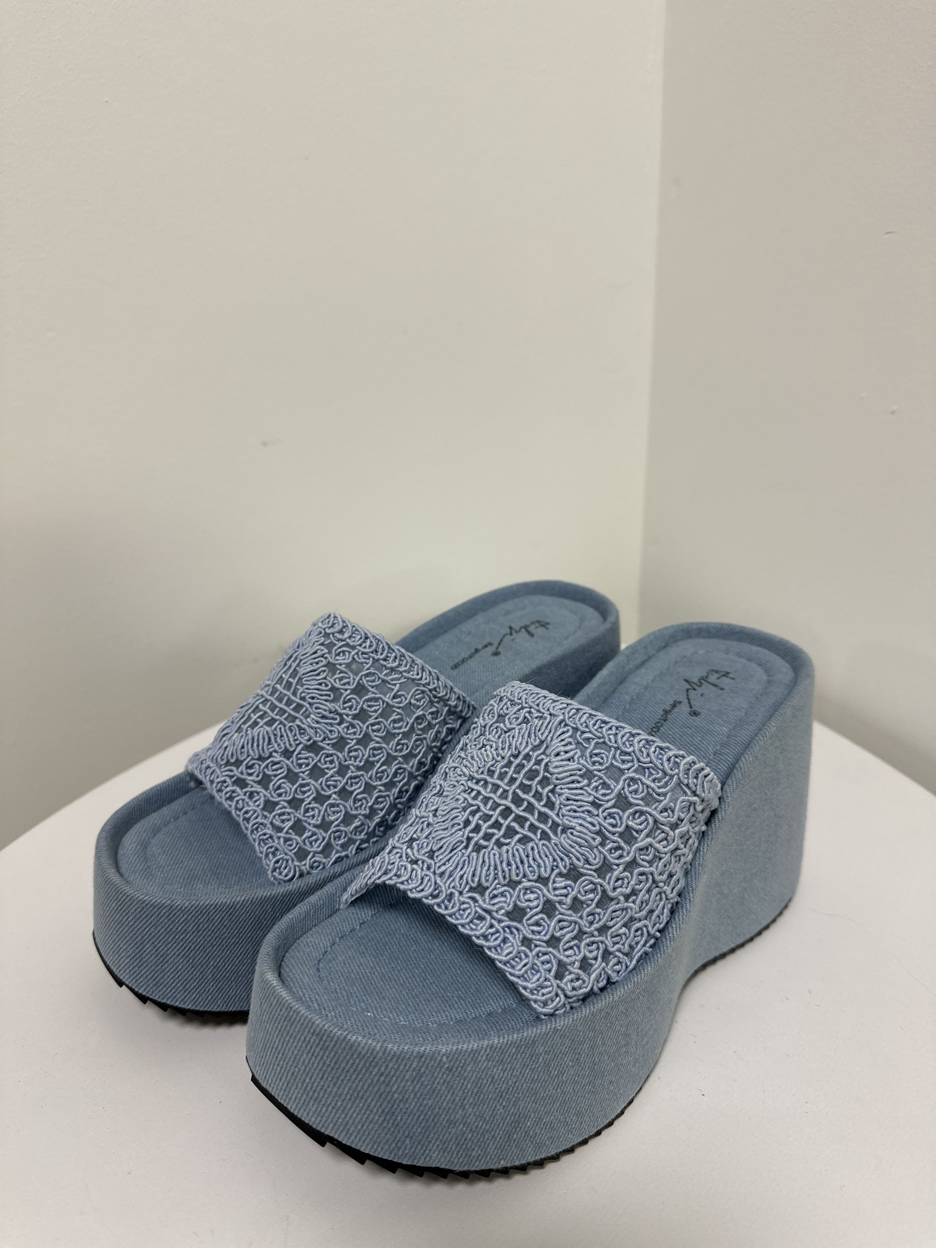 Embroidered Platform Slides