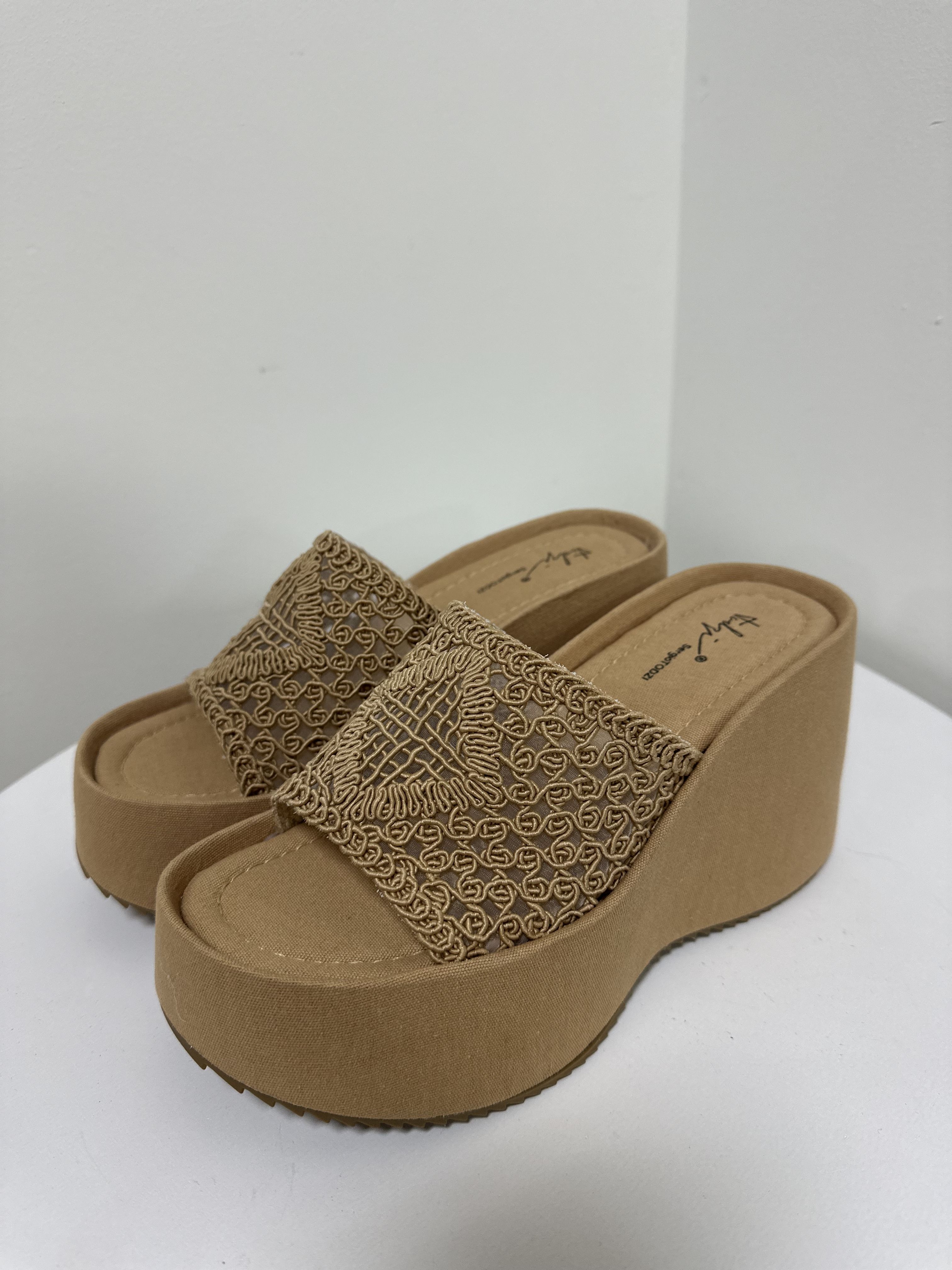 Embroidered Platform Slides
