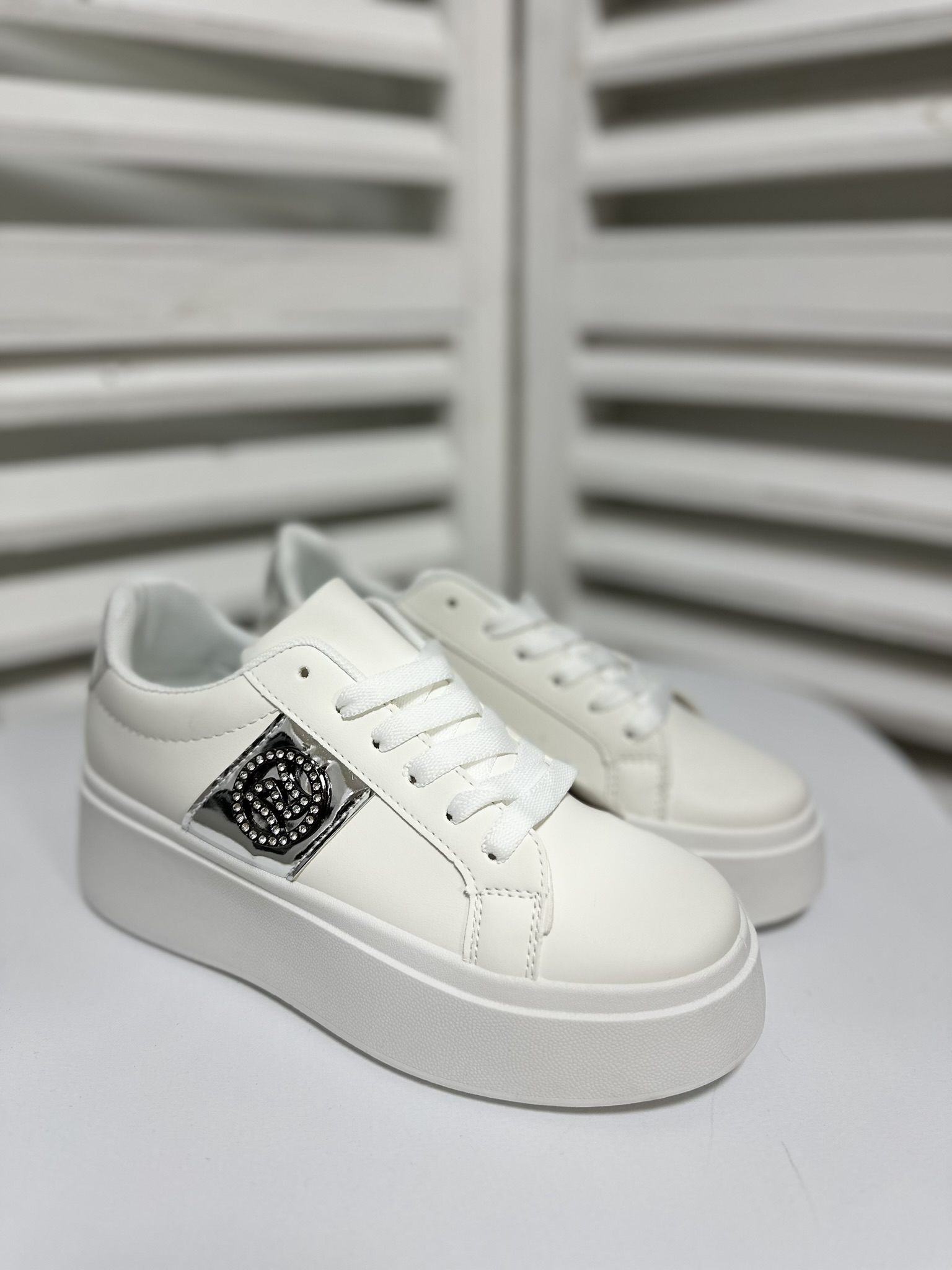 Circle Detailed Lace Sneakers