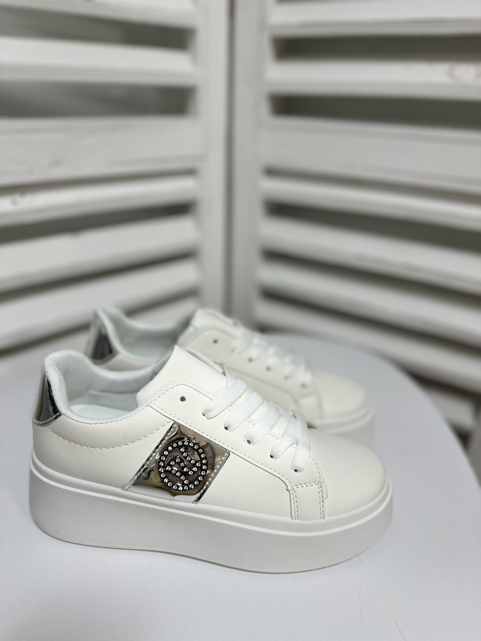Circle Detailed Lace Sneakers