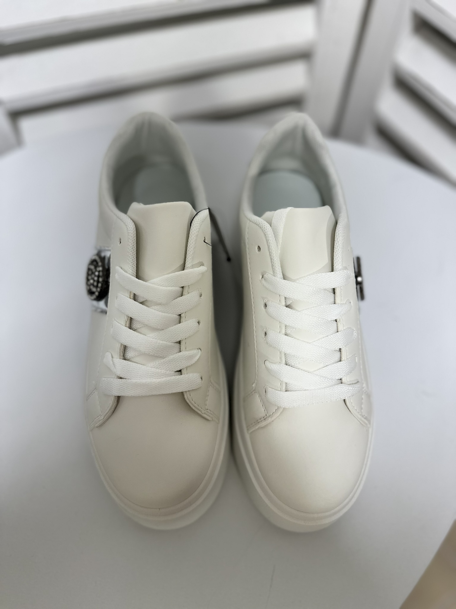 Circle Detailed Lace Sneakers