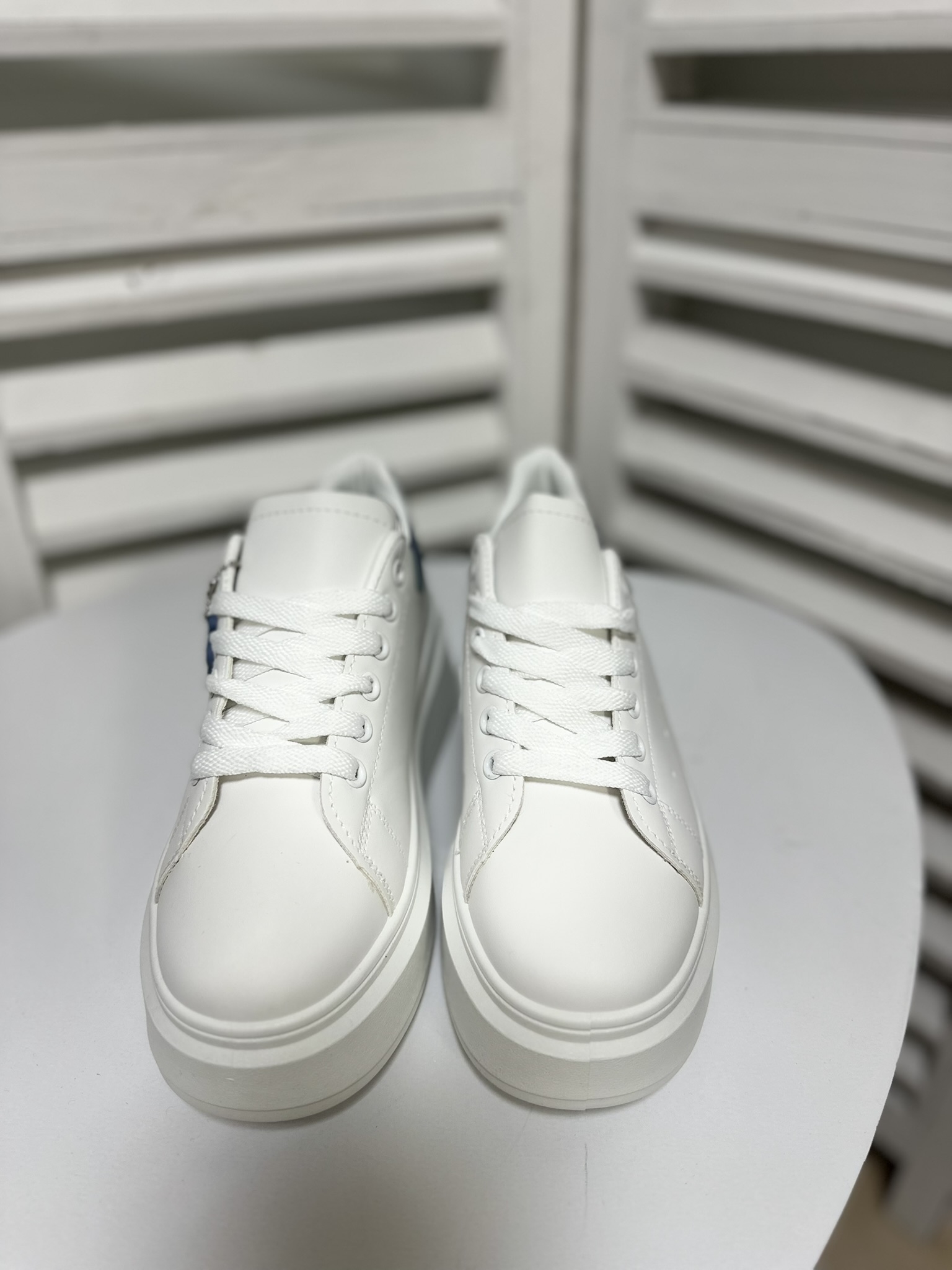 Bear Detailed Lace Sneakers
