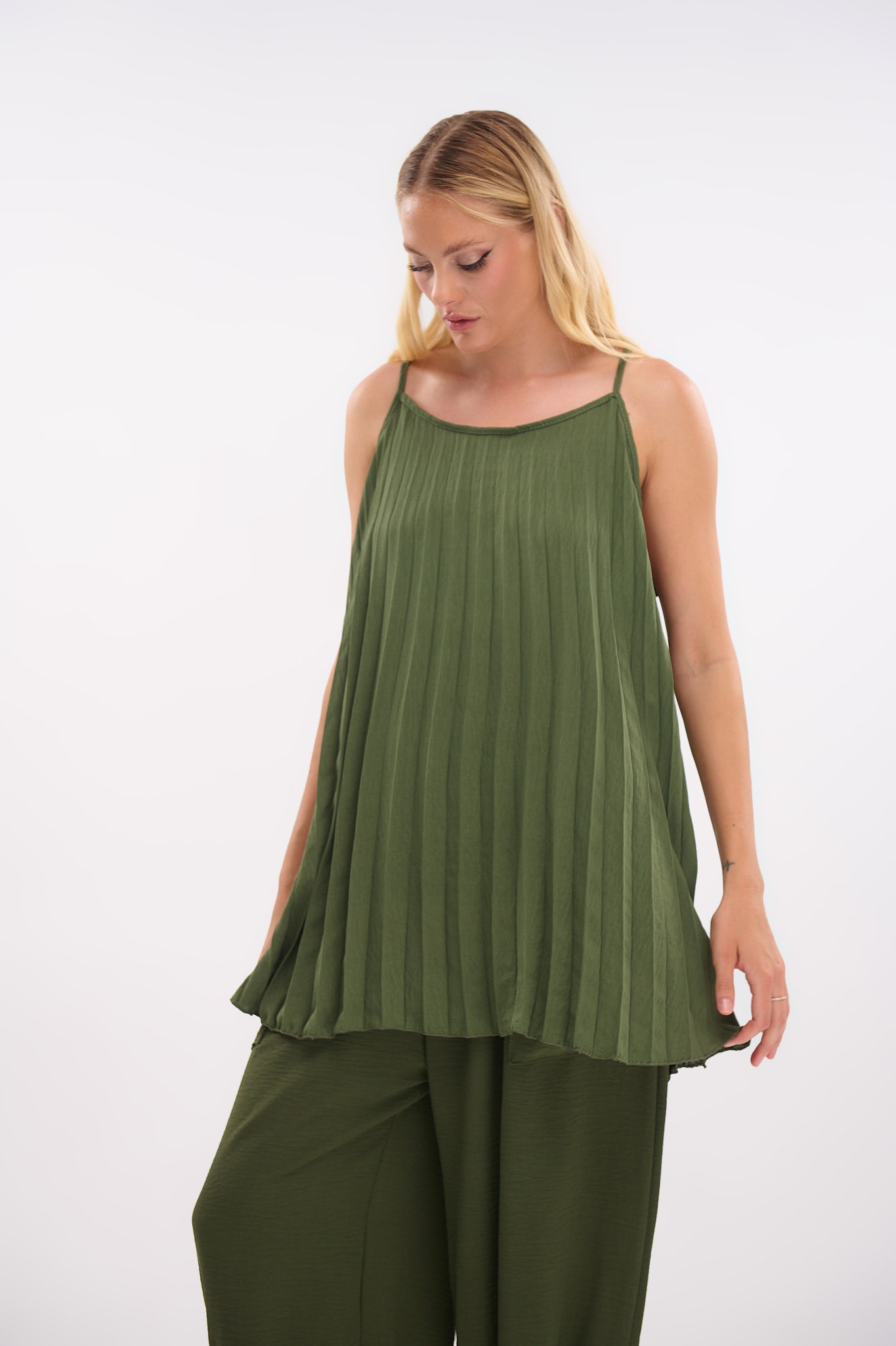Top with Wide Pleated Strap