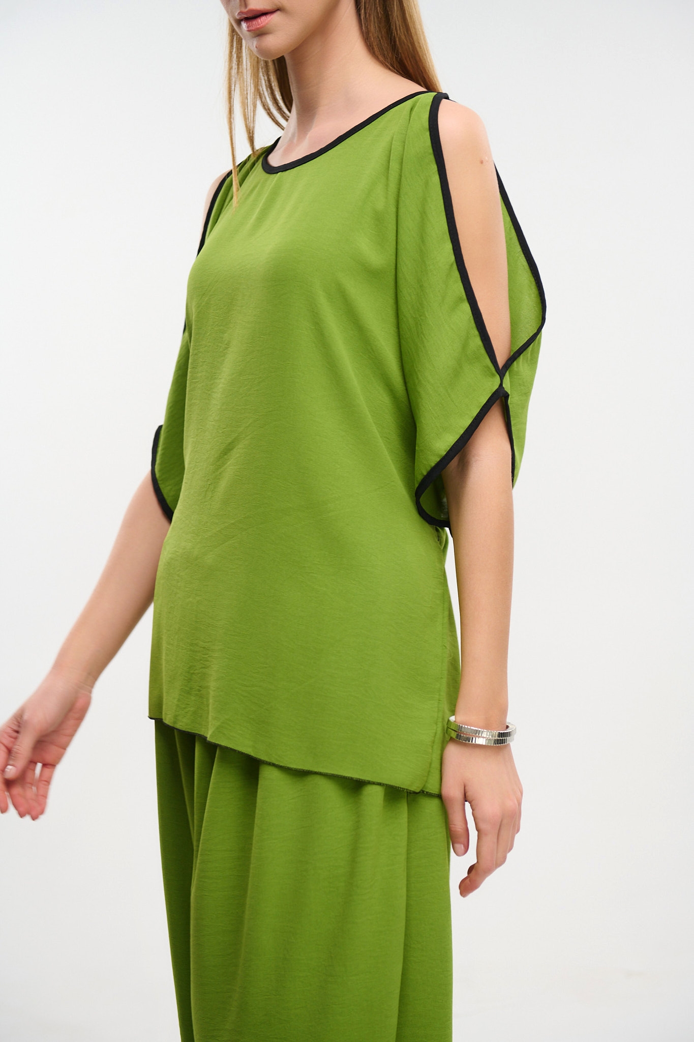 Set Blouse & Pants With Outhread