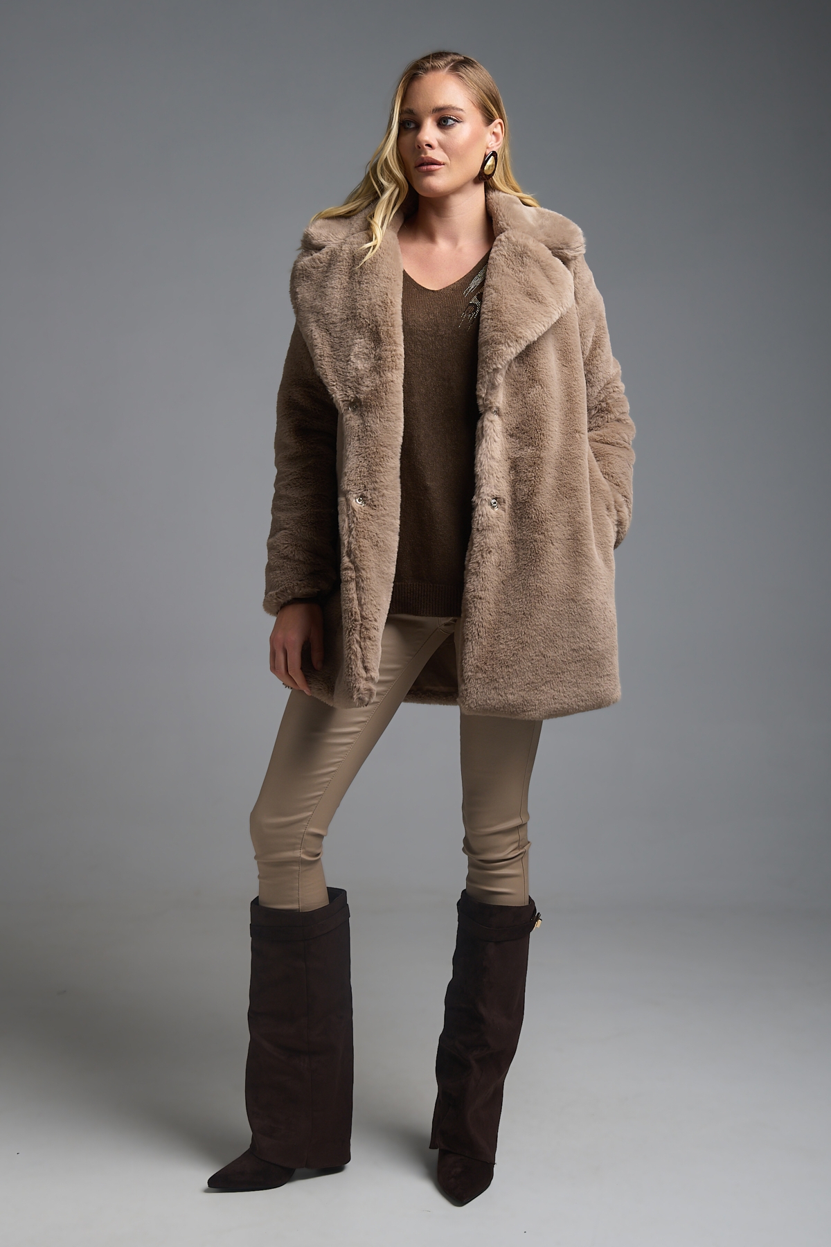 Γούνα Μακρυά με Μεγάλο Γιακά