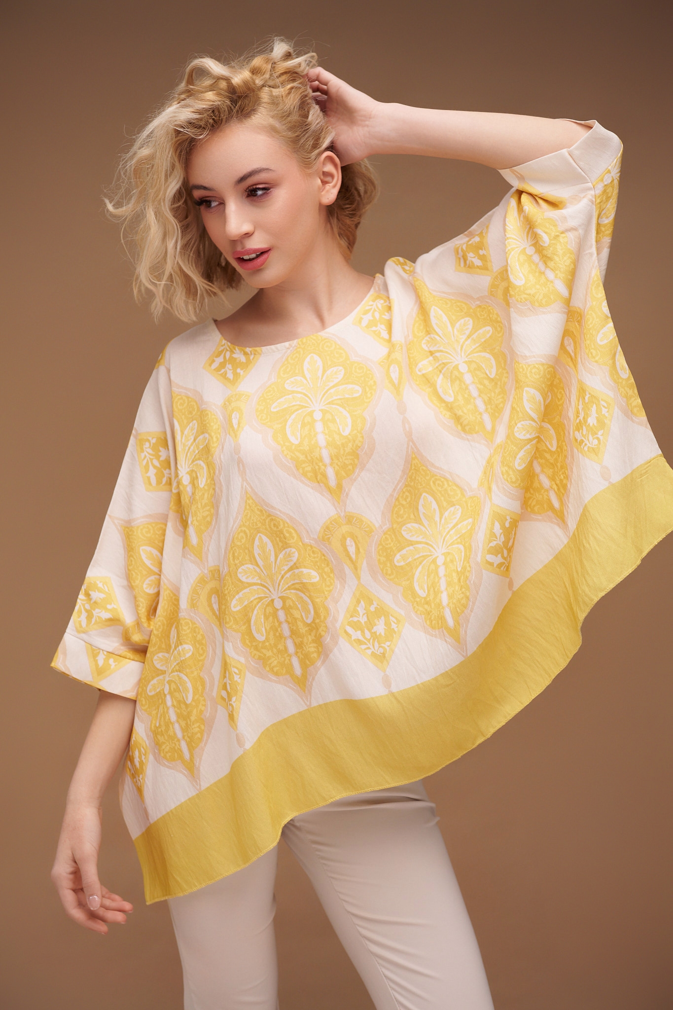 Colored Bat-Sveeved Blouse