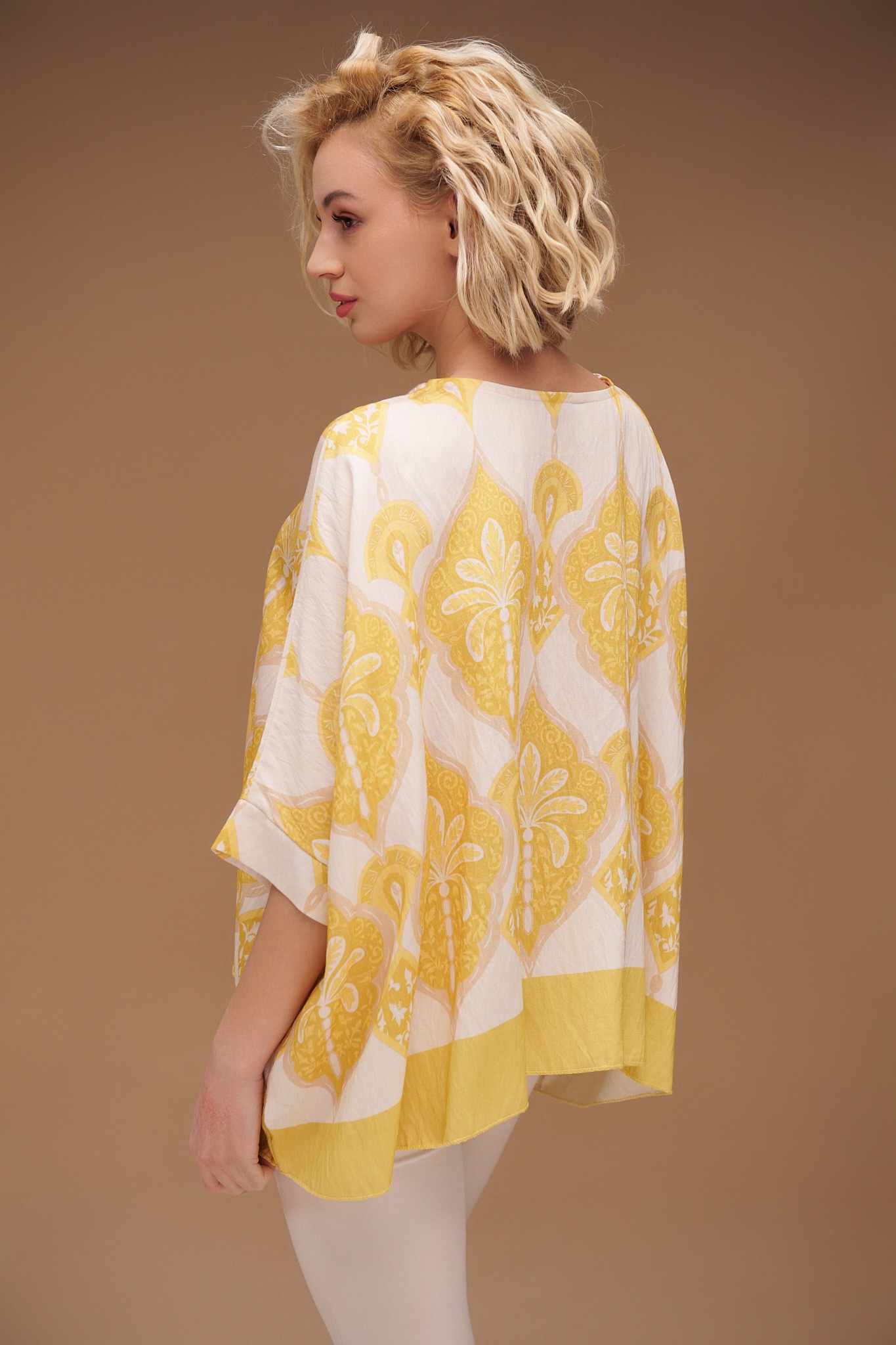 Colored Bat-Sveeved Blouse