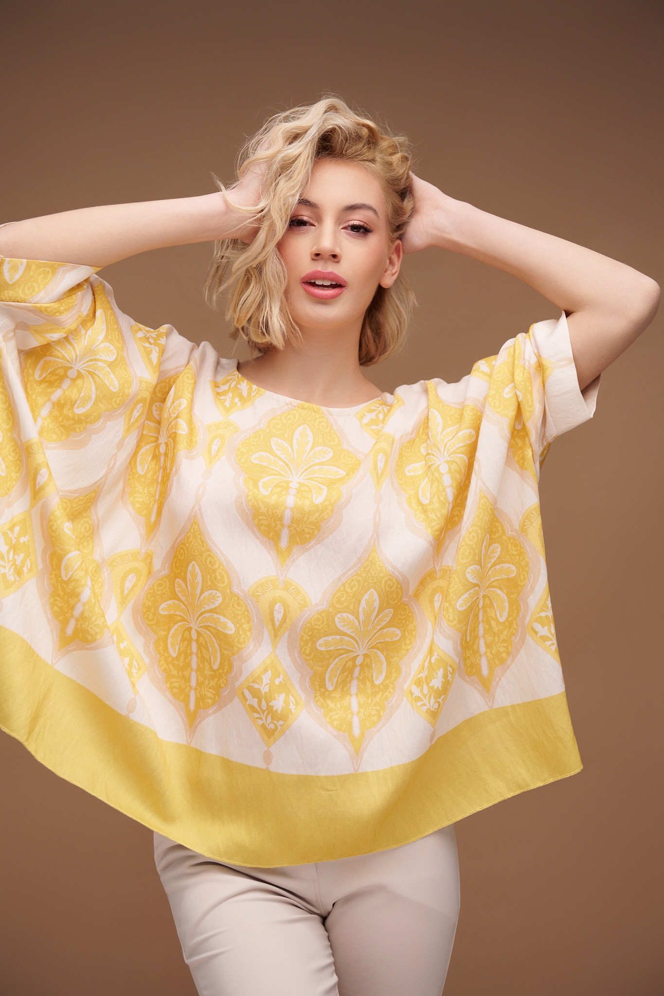 Colored Bat-Sveeved Blouse