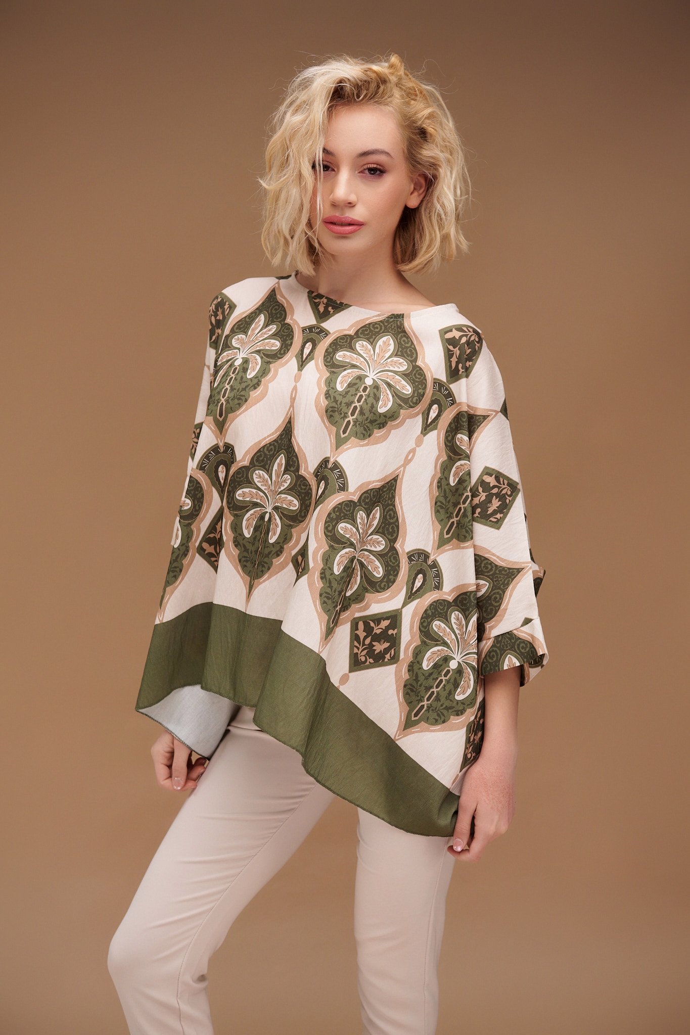 Colored Bat-Sveeved Blouse