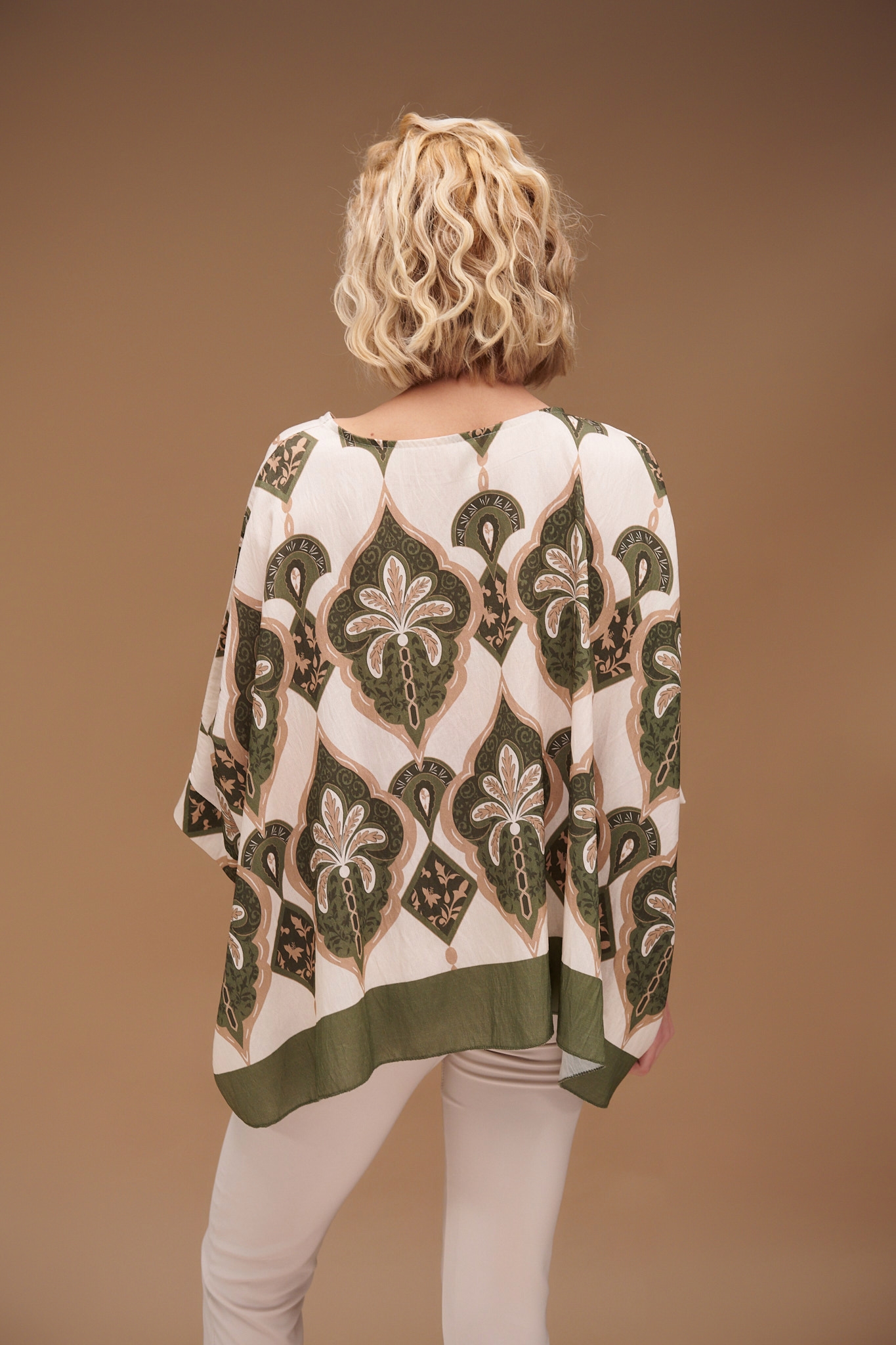 Colored Bat-Sveeved Blouse