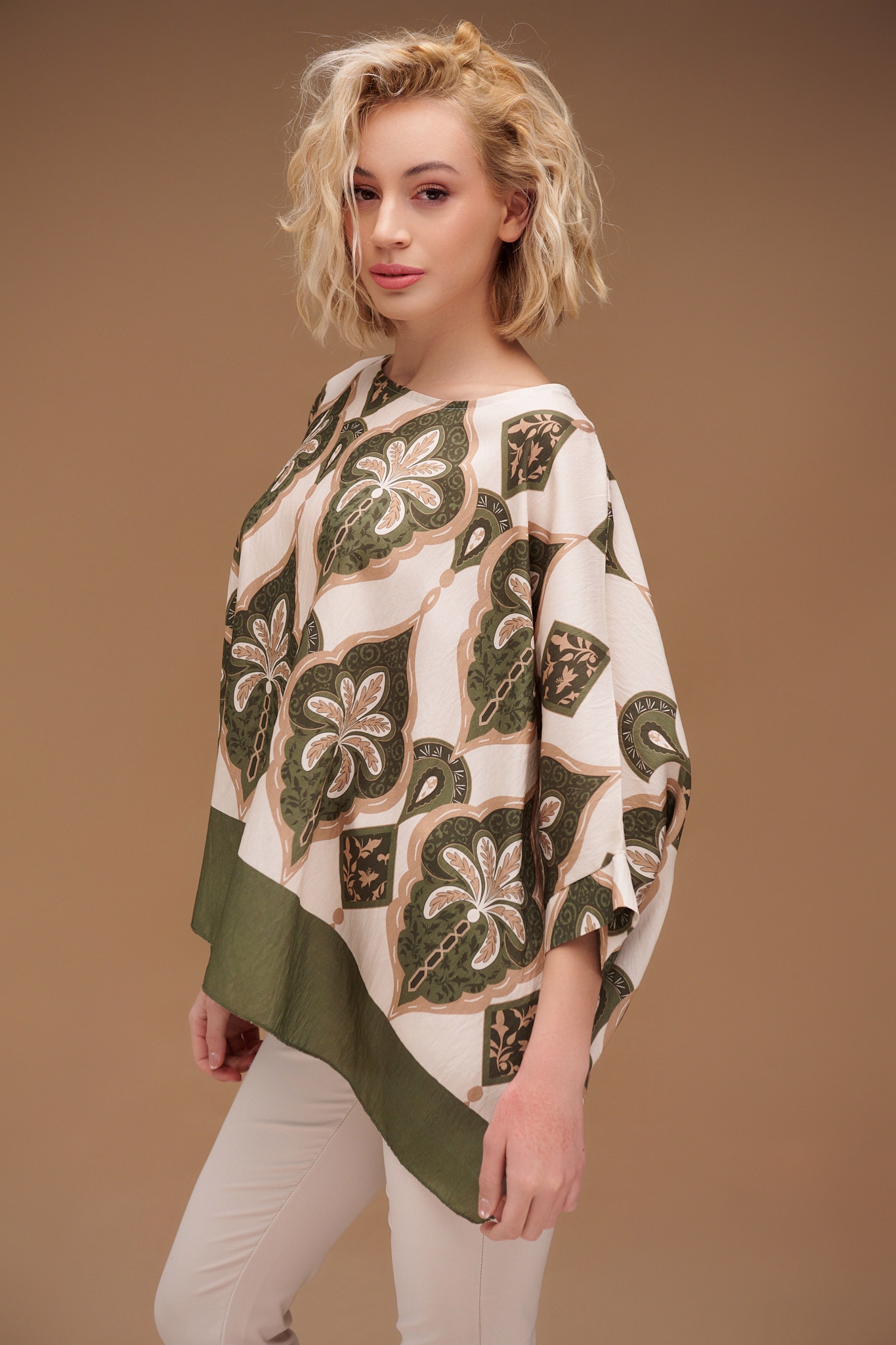 Colored Bat-Sveeved Blouse