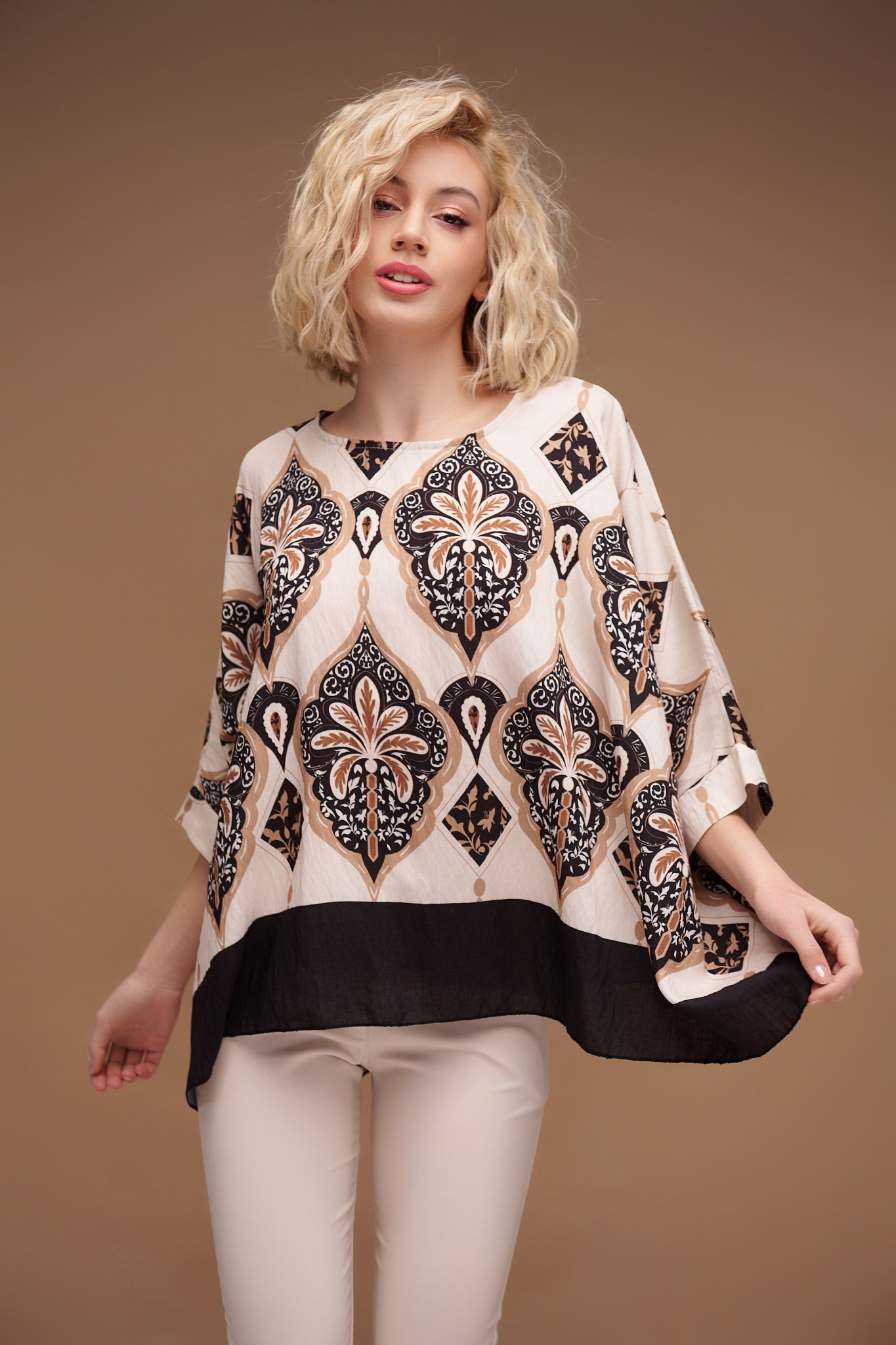 Colored Bat-Sveeved Blouse