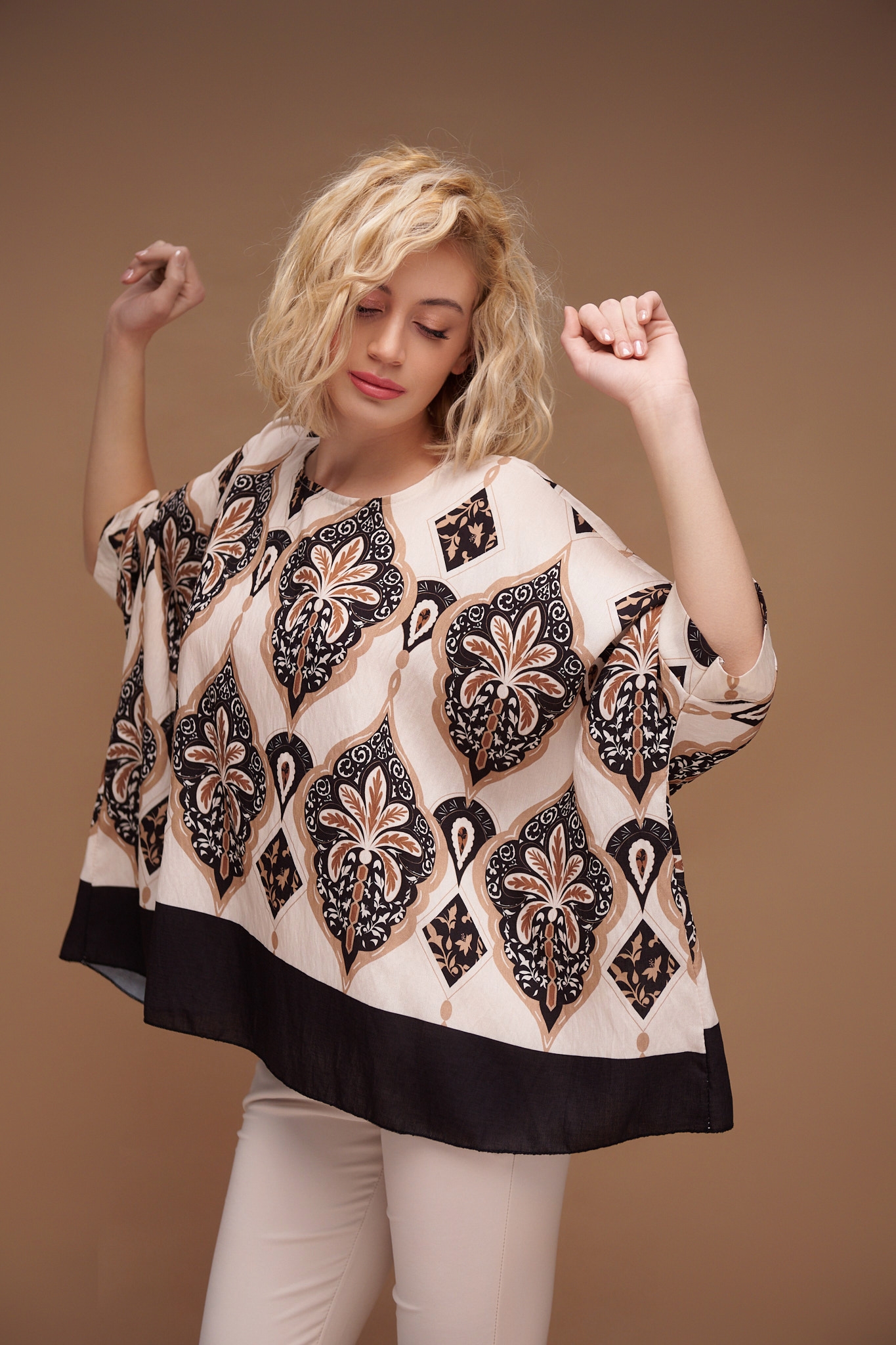 Colored Bat-Sveeved Blouse