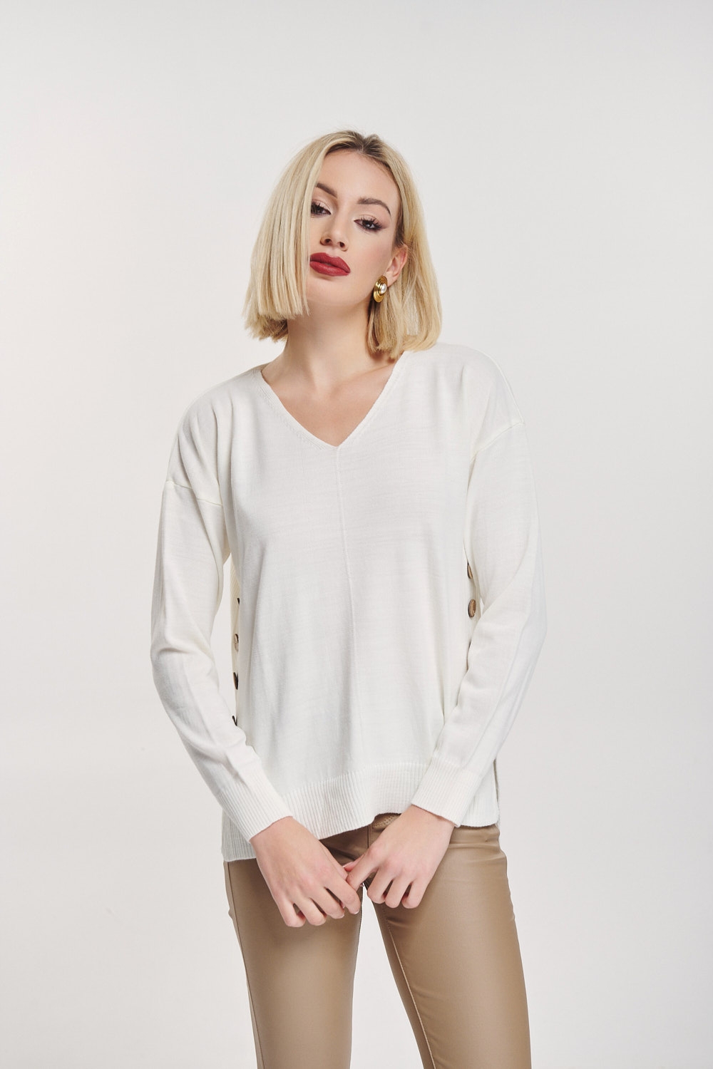 Wooden Buttoned Long Sleeved Knitted Blouse