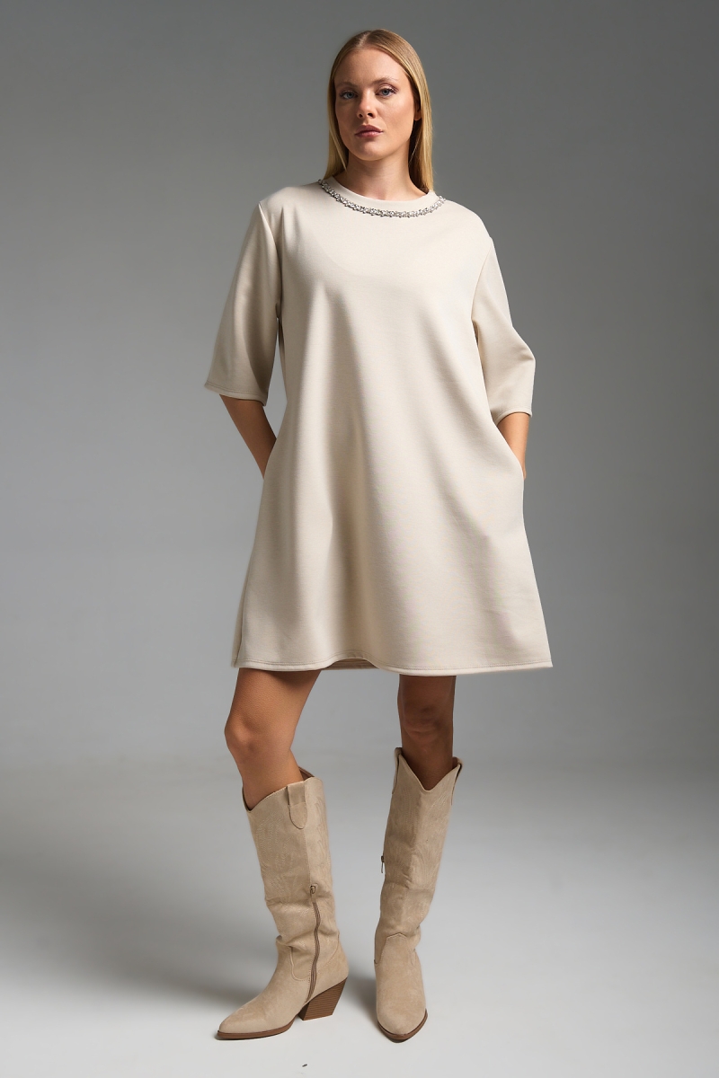 Φόρεμα Μίνι Κοντομάνικο Με Στρας Κολιέ