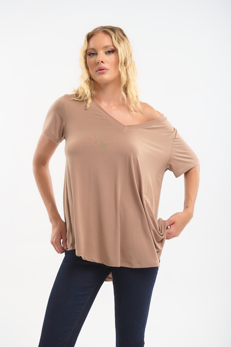 Kelly’s T-shirt με V Λαιμόκοψη σε Άνετη Γραμμή