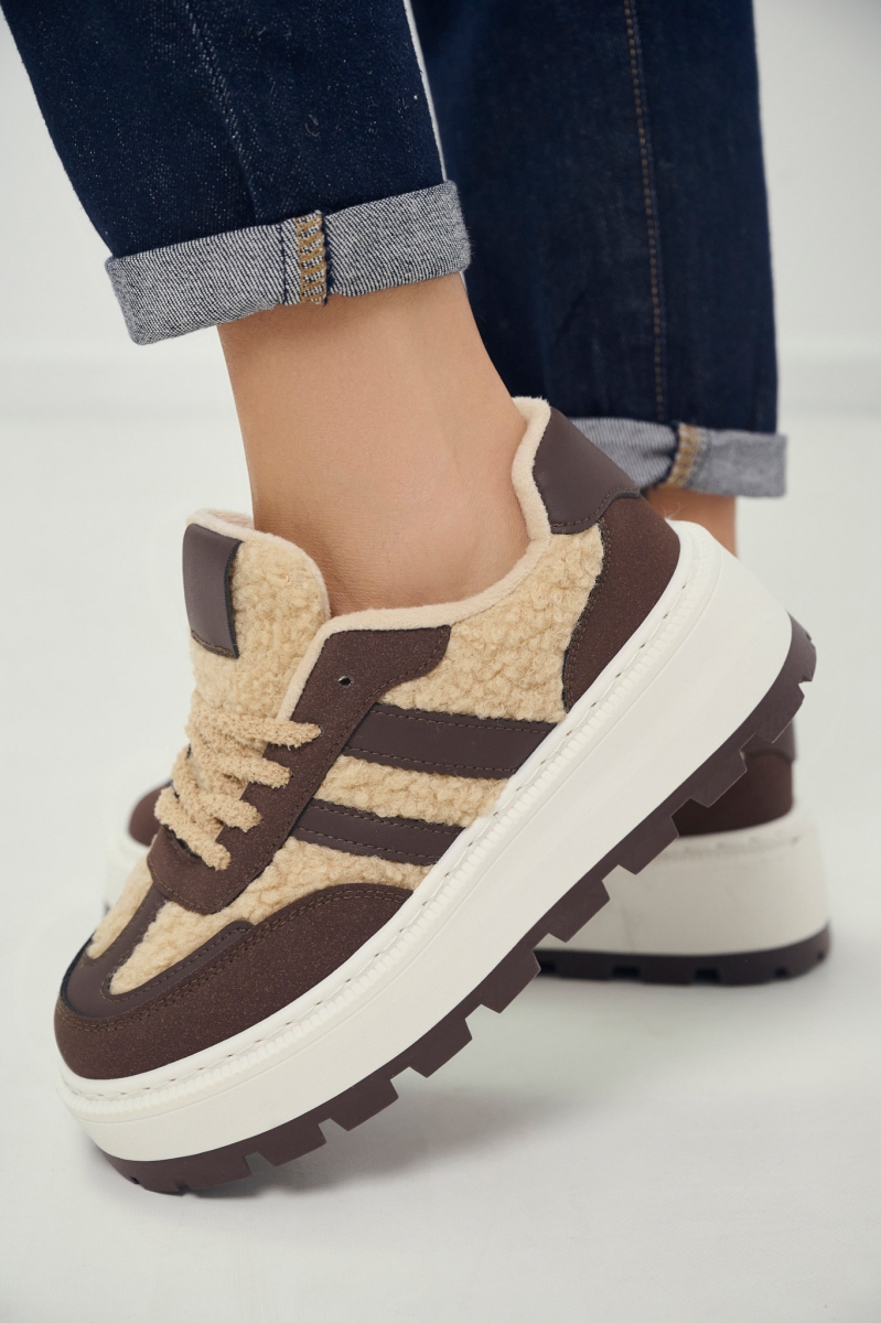 Παπούτσι Με Γούνινες Λεπτομέρειες