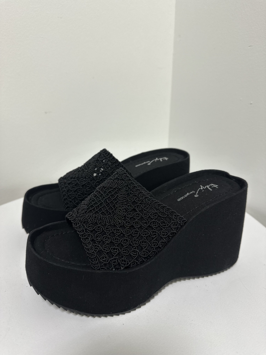 Embroidered Platform Slides