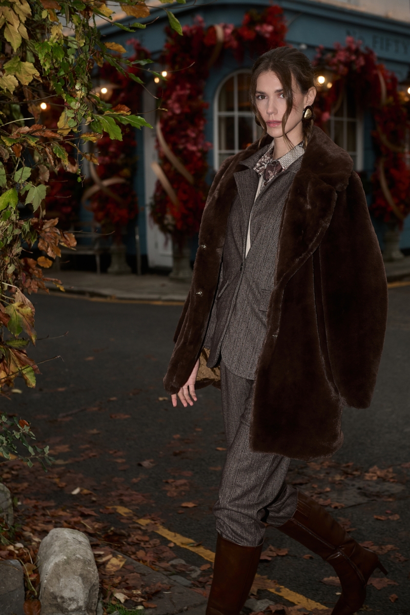 Γούνα Μακρυά με Μεγάλο Γιακά